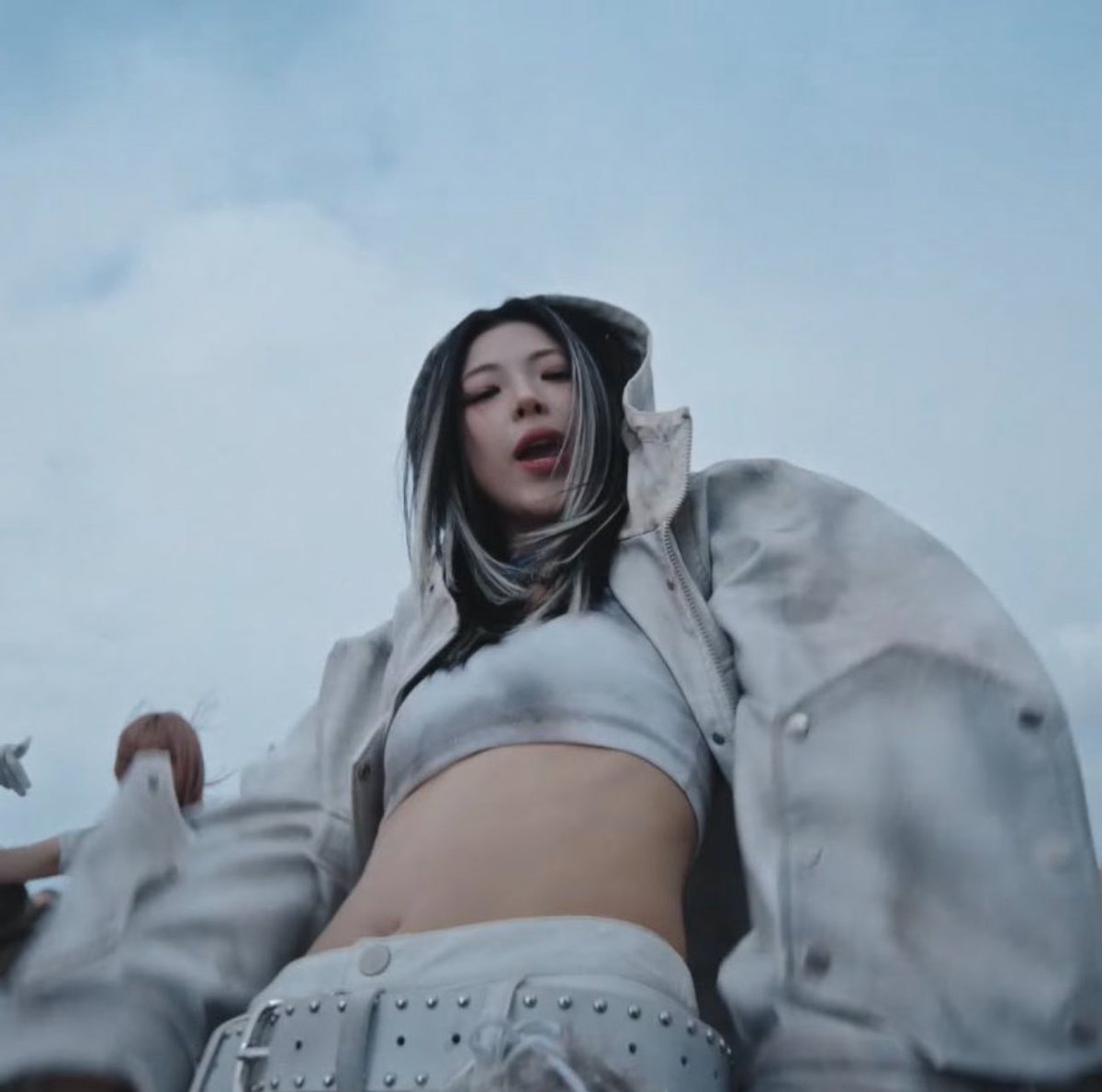 ruruzkawai's tweet image. Don’t mess with babymonster unnie 😈

BABYMON HIGH UP EXCLUSIVE 
#WEGOUP_PERFORMANCE_VID
#RUKA #BABYMONSTER