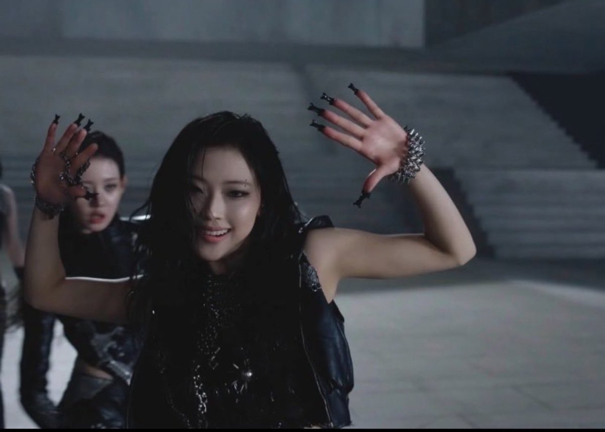 ruruzkawai's tweet image. Don’t mess with babymonster unnie 😈

BABYMON HIGH UP EXCLUSIVE 
#WEGOUP_PERFORMANCE_VID
#RUKA #BABYMONSTER