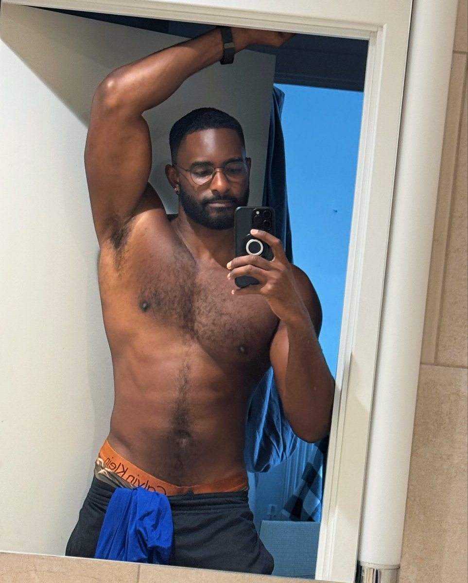 mr_kelz07's tweet image. I used to HATE wearing glasses but they are starting to grow on me 🤓