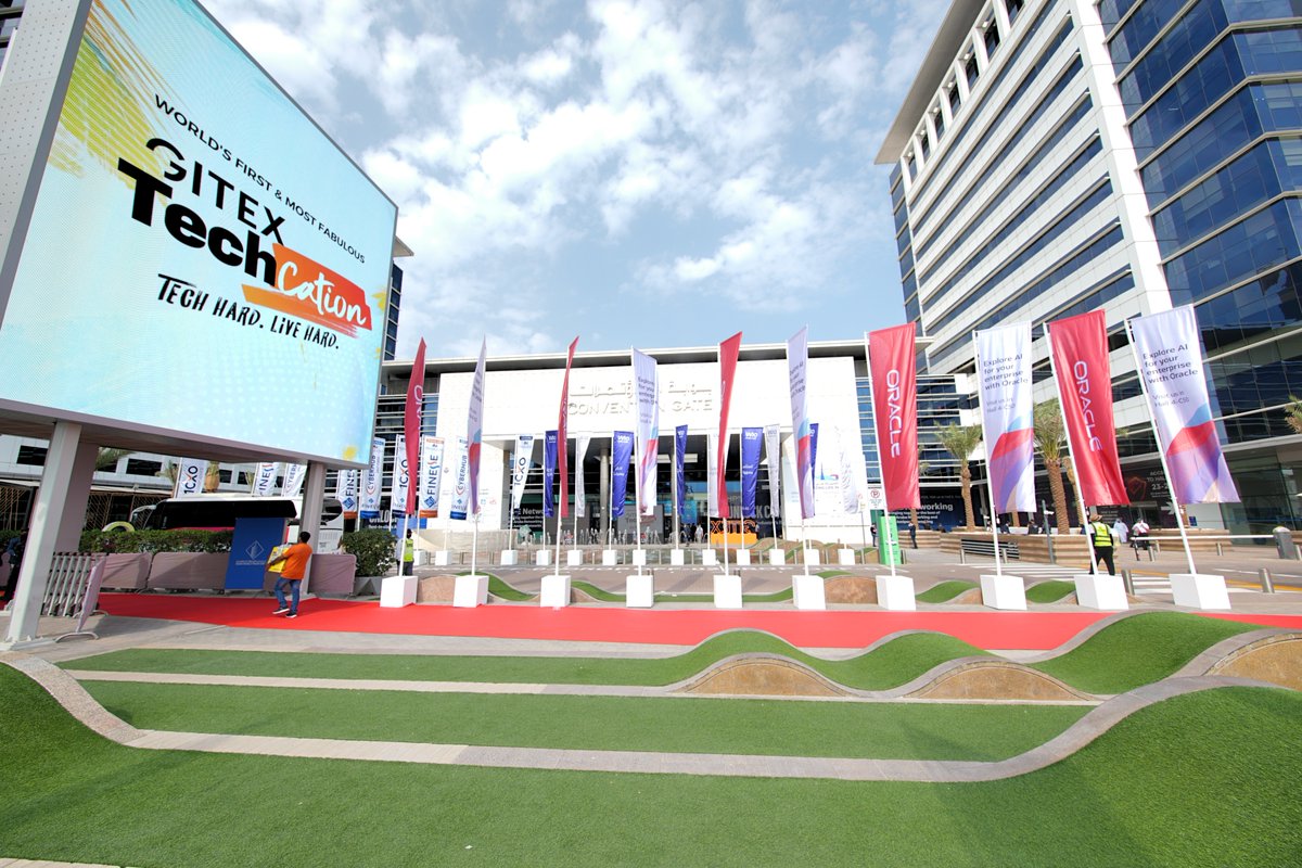 Oracle_ME's tweet image. Highlights from a buzzing opening day at @GITEX_GLOBAL. 

This year marks Oracle&apos;s biggest ever presence at the world’s largest tech, AI and startup show.

Visit us at Hall 4, Stand C50, @DWTCOfficial from 13 to 17 Oct. 

#GITEXGlobal
