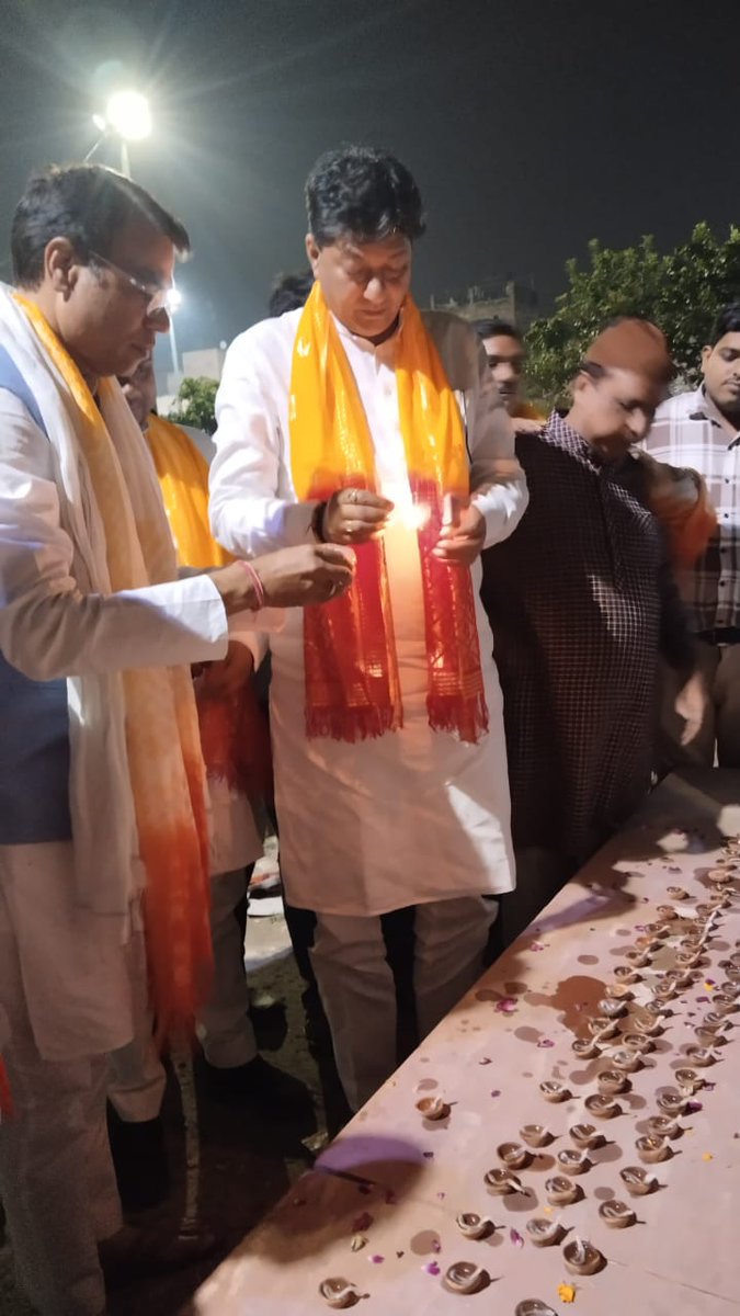 AshokGoelBJP's tweet image. आज लालबाग स्थित रामलीला पार्क में छठ घाटों पर दीप उत्सव मनाया और सभी बहनों को स्वदेशी उपहार भेंट किए।
इस अवसर पर क्षेत्रवासियों ने मिलकर दिल्ली की माननीय मुख्यमंत्री श्रीमती @gupta_rekha जी का आभार व्यक्त किया कि इस वर्ष छठ महापर्व यमुना के घाटों पर श्रद्धा एवं भव्यता के साथ…