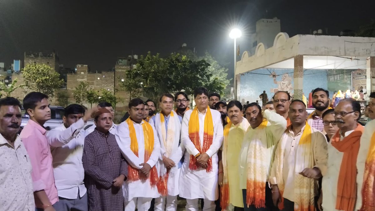 AshokGoelBJP's tweet image. आज लालबाग स्थित रामलीला पार्क में छठ घाटों पर दीप उत्सव मनाया और सभी बहनों को स्वदेशी उपहार भेंट किए।
इस अवसर पर क्षेत्रवासियों ने मिलकर दिल्ली की माननीय मुख्यमंत्री श्रीमती @gupta_rekha जी का आभार व्यक्त किया कि इस वर्ष छठ महापर्व यमुना के घाटों पर श्रद्धा एवं भव्यता के साथ…