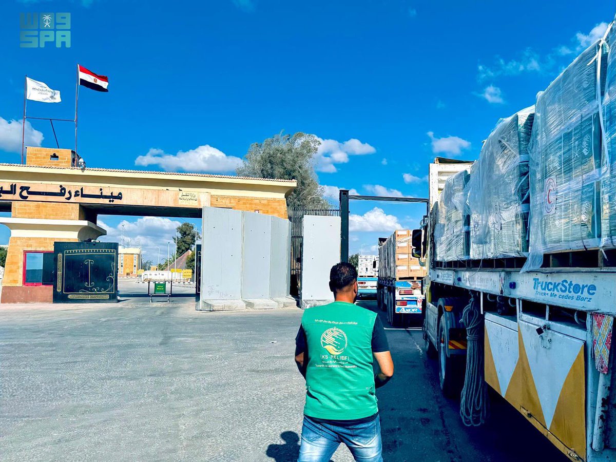 امتدادًا لمواقف المملكة مع الشعب الفلسطيني..

دفعة جديدة من المساعدات الإغاثية والإنسانية السعودية تعبر منفذ رفح الحدودي متجهة إلى منفذ كرم أبو سالم جنوب شرق غزة تمهيدًا لدخولها إلى القطاع.

-