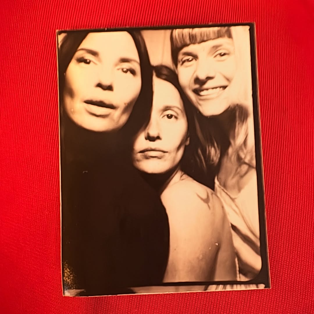 My model sisters and I🥀🐦‍🔥🩸thank you mommy