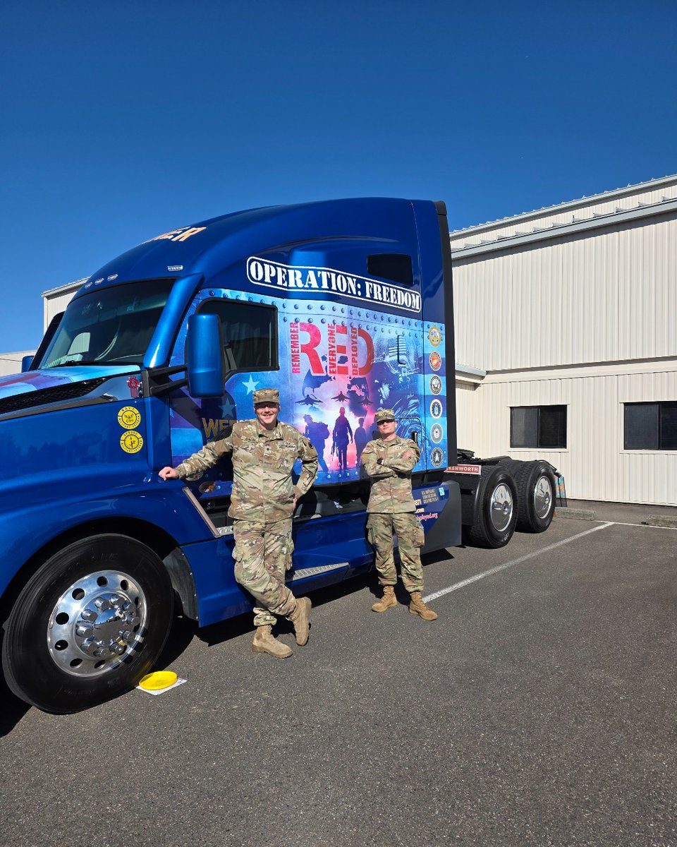 DriveWerner's tweet image. With 20% of our team made up of veterans, we’re proud to visit bases like this one to share career opportunities with our nation’s heroes.

Shoutout to Jaime, a veteran himself &amp;amp; Nicole for representing #TeamBlue! 💪🇺🇸
To learn more, visit wernerhiringheroes.com. #MilitaryMonday