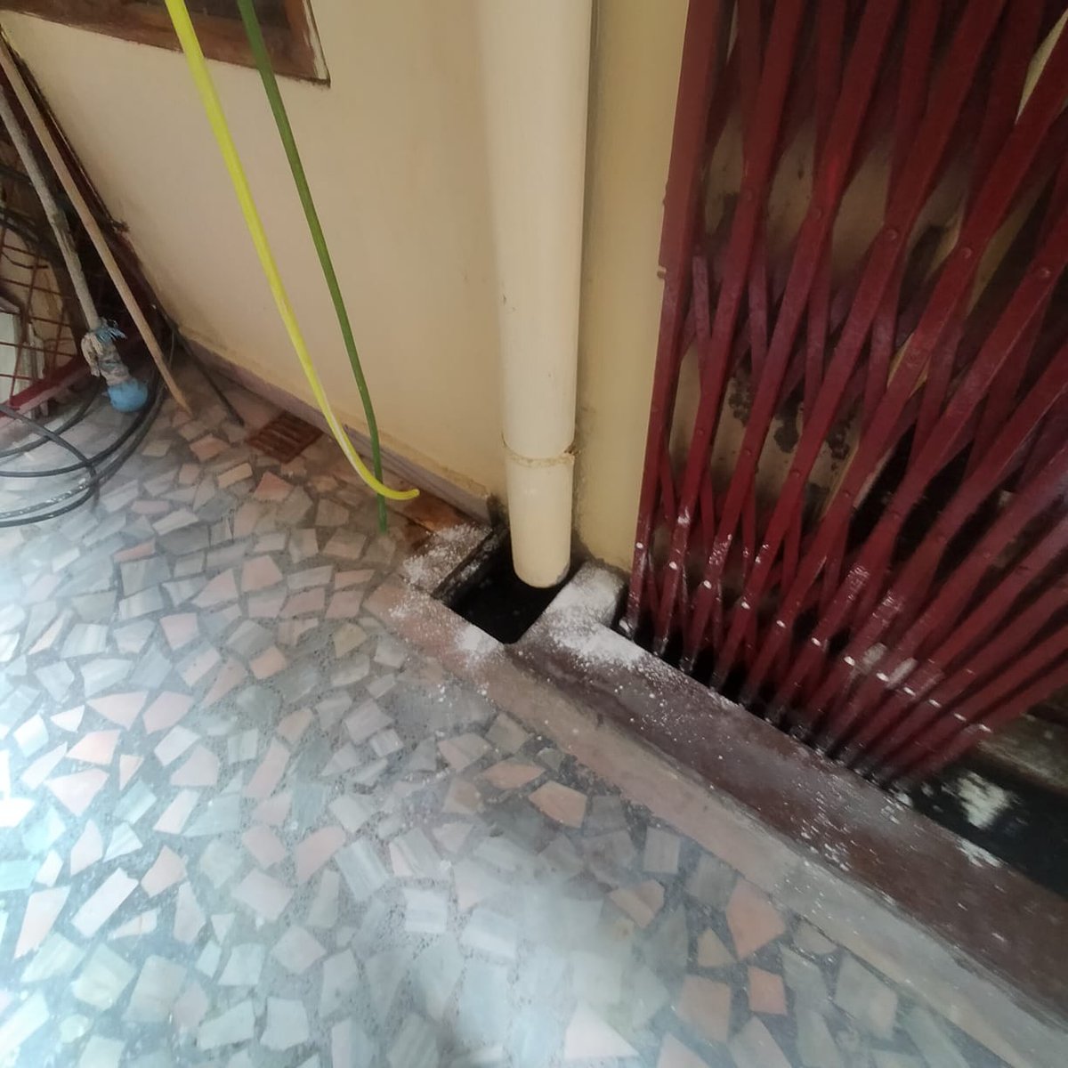103virendra's tweet photo. @smcgup @cleanganganmcg @DoWRRDGR_MoJS @PMOIndia @CMOfficeUP @jansunwai_up sewar water back flowing in houses for 2 months. No action by authorities. Causing serious health issues Pls help. 58/7/13B,Dandia Allapur allahabad , 9999252344 https://t.co/5X1Q9tyWIg
