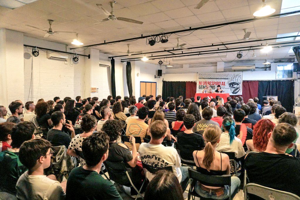 Madrid y Sevilla ayer. Lleno en ambas ciudades (en la primera casi 100 personas quedaron fuera por aforo) para seguir la lectura política sobre Palestina de la organización comunista CJS. Sin cobertura mediática ni financiación estatal. La juventud trabajadora está impulsando...