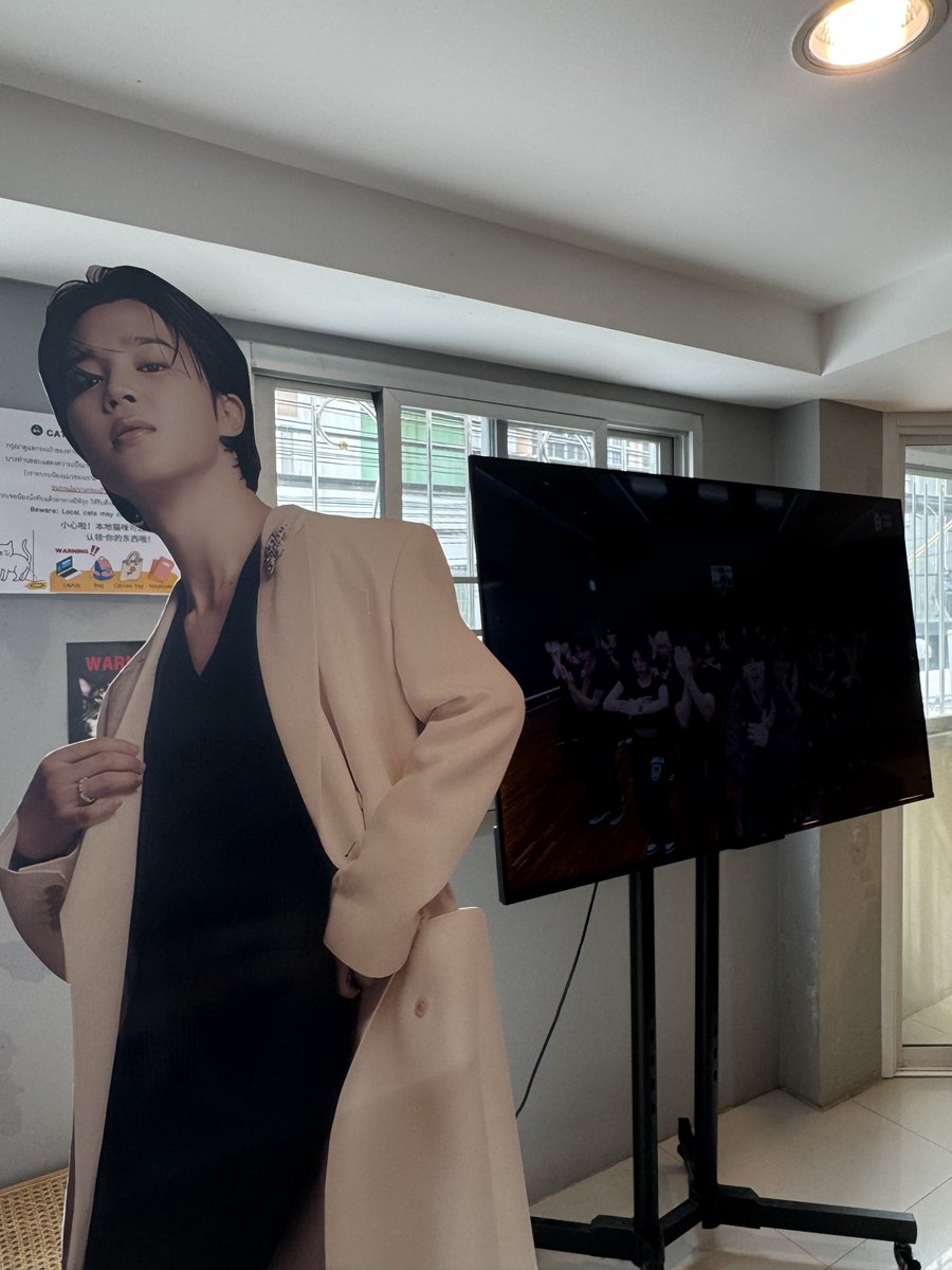 o3oaynarak's tweet image. คาเฟ่และโปรเจคดีม้ากกกก มีน้องแมวคอยเอนเตอร์เทนน่ารักสุบๆ 🤲🏻 มาเติมแมวและบังทันกันนนน 💜 ขอบคุณที่จัดงานออกมานะคับ #lightofmylifepjm