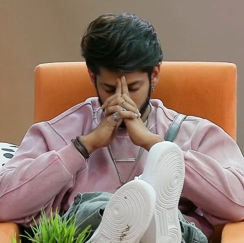 Farhana asked Amaal who he genuinely considers a friend in the house, and Amaal said Shehbaaz 

And today, #BaseerAli will still take a stand for Amaal 💔

Feel bad for Baseer He Truly Deserves Genuine Friends Not double Faced ones

DISAPPOINTMENT 👎

#BiggBoss19 #BB19 <a href="/ColorsTV/">ColorsTV</a>