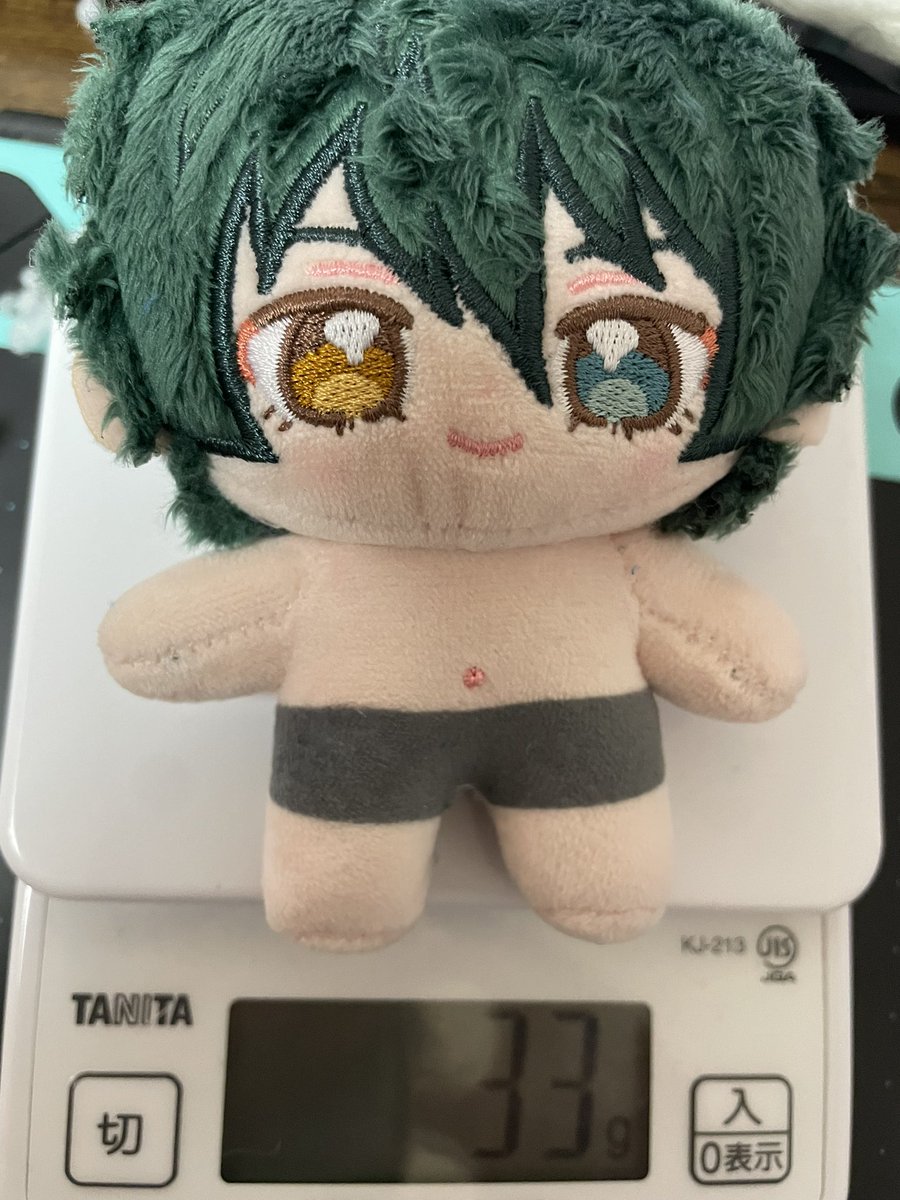 いつぬいもっちりさせたいので綿をつめつめしてる  あわよくばしわを直したいのだが無理な気がしてきたな……もう少し詰めるか
