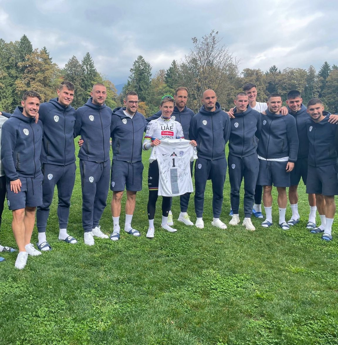 Lukáš Ronald Lukács (@lucasaganronald) on Twitter photo Tadej Pogačar met today the Slovenian national football team ⚽️🚴🏻♂️ Tadej Pogačar met today the Slovenian national football team ⚽️🚴🏻♂️
