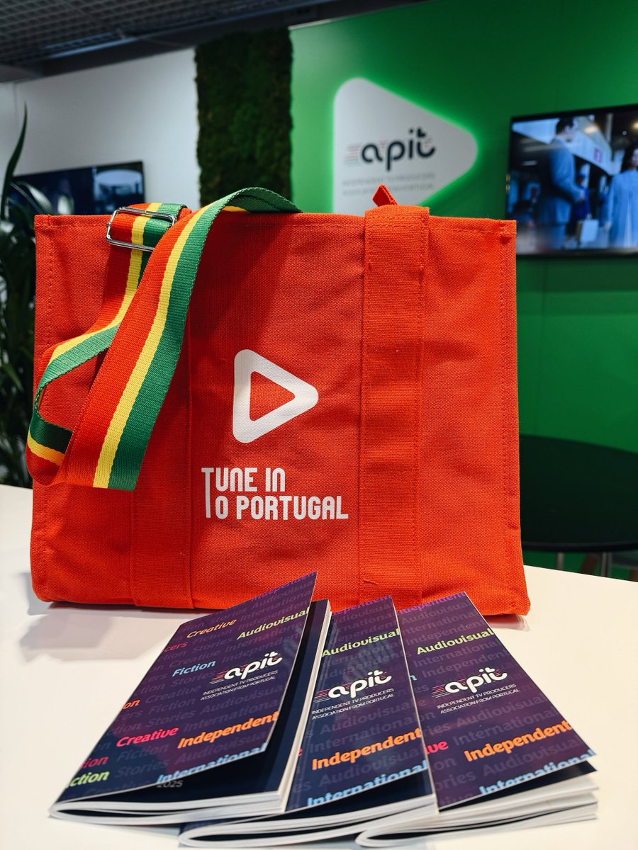 Trouxemos novidades na mala 😍

Depois do lançamento exclusivo no MIPCOM, a nova edição da brochura da APIT ficará disponível no nosso website em breve 🤫

apitv.com

#APIT #APITV #brochuraAPIT #MIPCOM #market #event #audiovisual #independentproducers