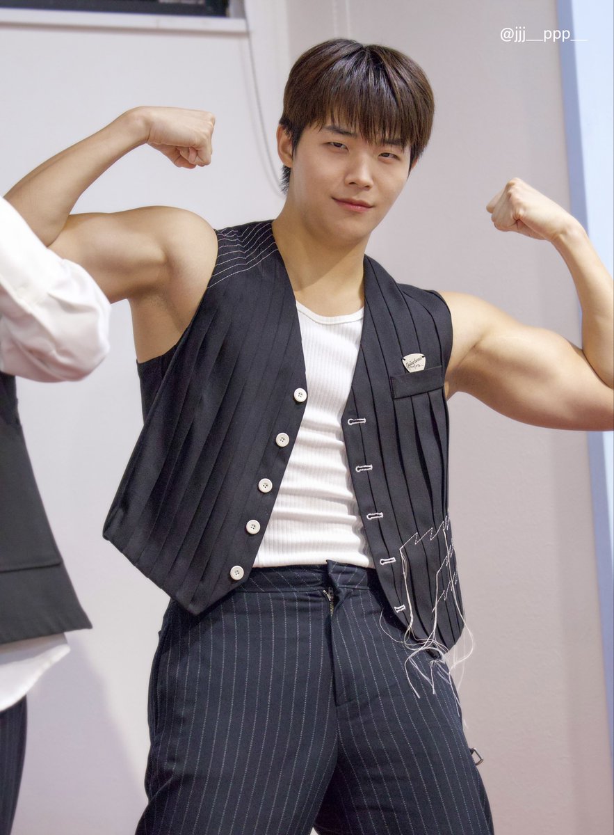 251013
GHOST9 JAPAN FANMEETING 2025     

💪💪💪

#손준형 #SONJUNHYUNG 
#GHOST9 #고스트나인