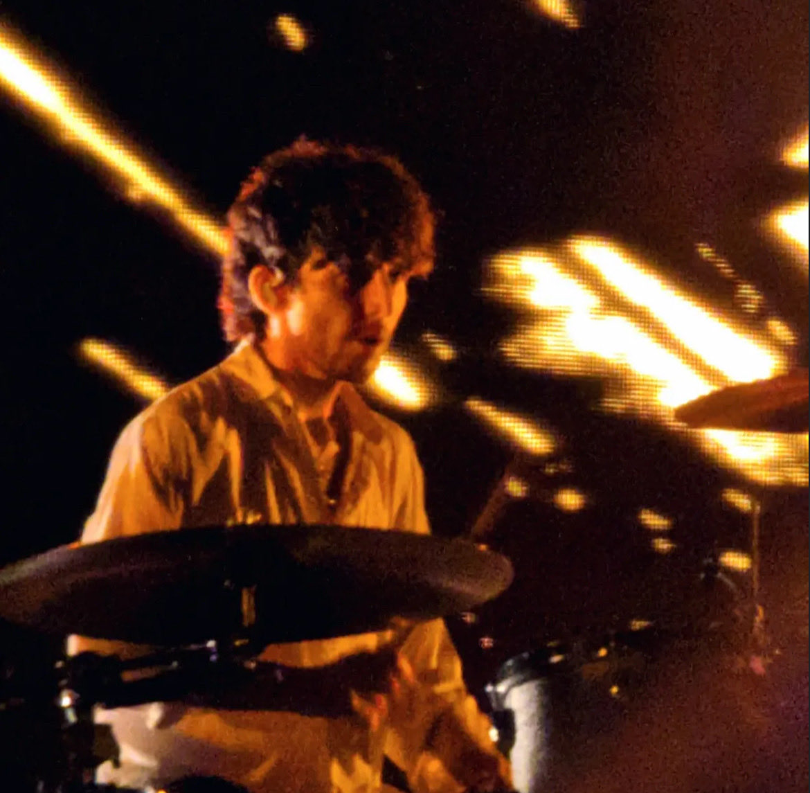 Rmcmahonupdates's tweet photo. 🥁Ryan on stage in Liverpool!! 

cc: amelielikethefilm

#ryanmcmahon #bobbyskeetz #elijahhewson #joshjenkinson #inhaler #inhalerdublin https://t.co/6sE1Pa3aSB
