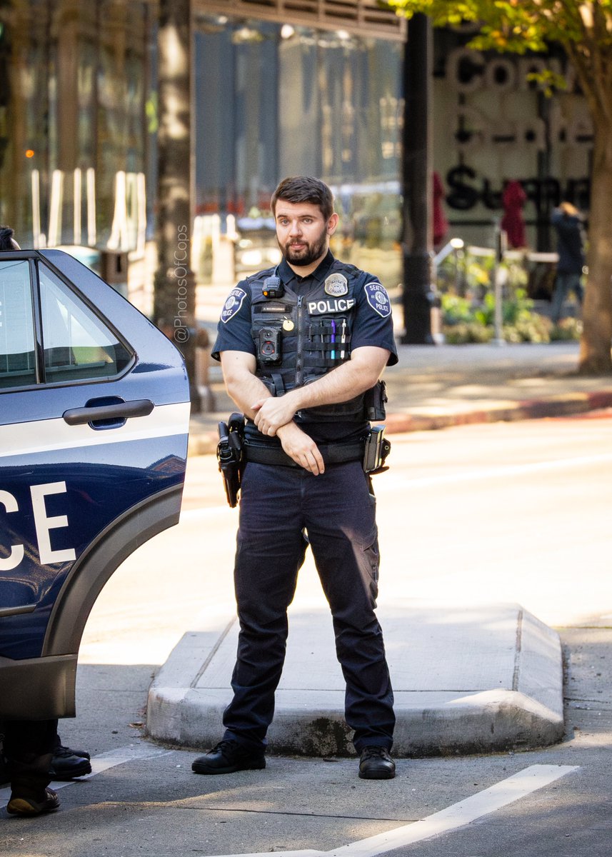 Seattle Police Officer Aleksandr Malenchenko

📷📸 taken: October 2025

#Seattle #Washington #police #officer #copwatch