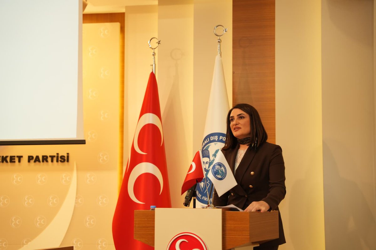 Liderimiz Sn. Devlet Bahçeli Beyefendi’nin himayelerinde kurulan “İsmail Gaspıralı Dış Politika Enstitüsü’nün” Enstitü Başkanı ve Liderimizin Başdanışmanı Sn. Doç. Dr. Esma Özdaşlı’nın ev sahipliğinde MHP Genel Merkezi'nde gerçekleştirilen tanıtım toplantısına katılım sağladık.