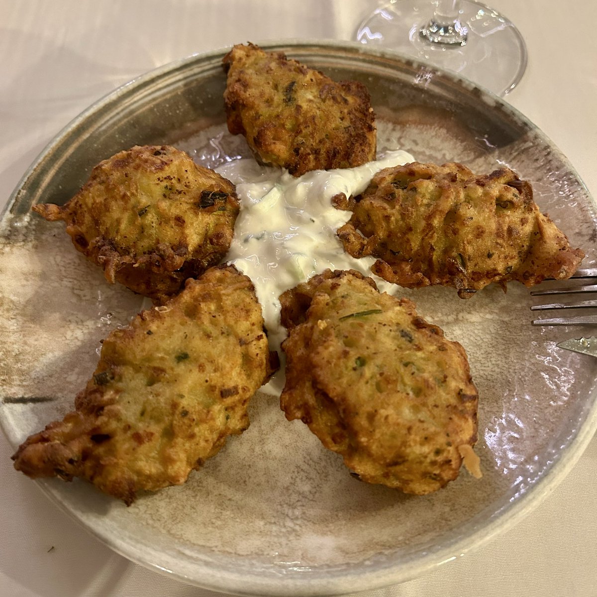 BlindTasters's tweet image. Macedonian meal of fried batzos, zucchini balls, saganaki shrimps, and baked quince 🤤🤤🤤