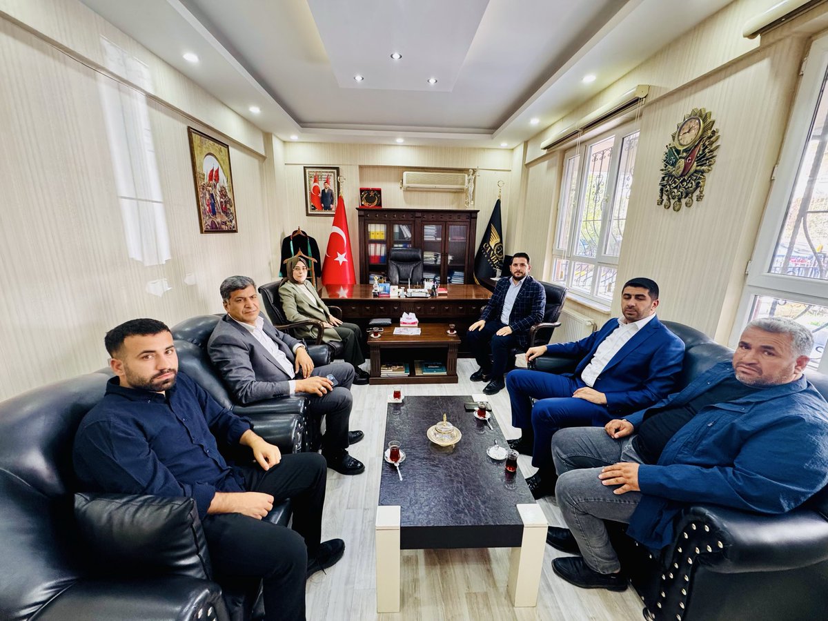 sezaicanbek's tweet photo. AK Parti Şanlıurfa Milletvekilimiz Sayın Asuman Cevahir Yazmacı, AK Parti İl Başkan Yardımcılarımız Sayın Mahmut Özyavuz ve Sayın Murat Varan ile beraberlerindeki heyet, bizleri çalışma ofisimizde ziyaret ettiler.Bu nazik ve anlamlı ziyaretlerinden dolayı Kıymetli Vekilimize ve beraberindeki heyete teşekkür ediyor, çalışmalarında muvaffakiyetler diliyorum. @CYAZMAC @mahozyavuz @muratvaran63