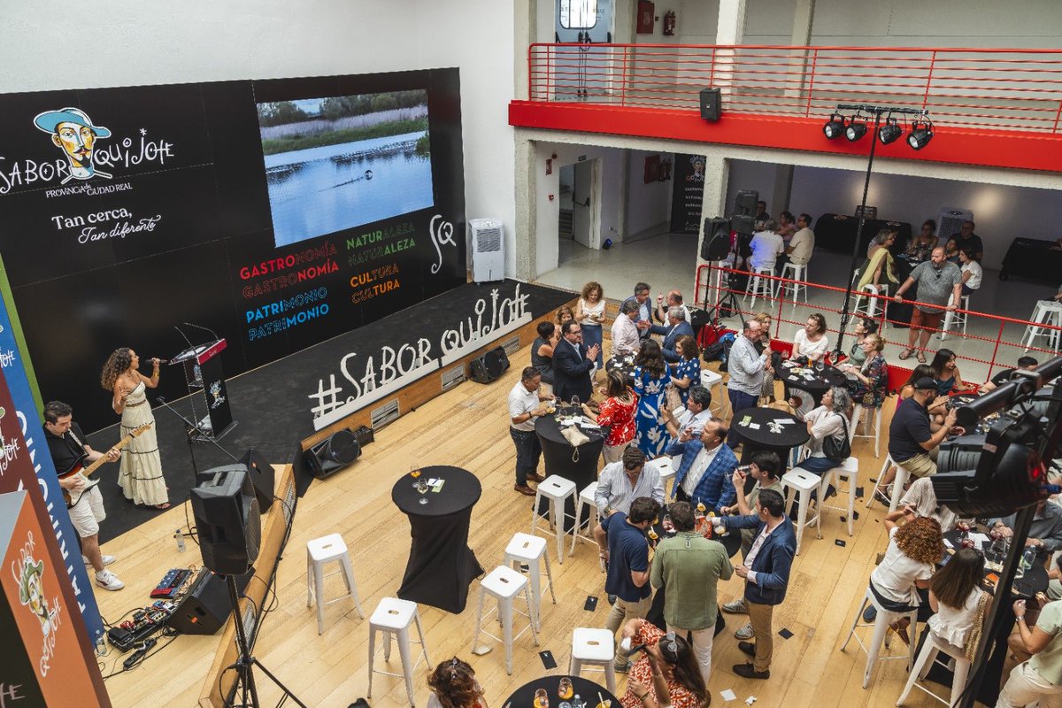 DiputacionCR's tweet photo. 📍La provincia de Ciudad Real se promociona en Murcia con @SaborQuijote 

📖🍷🧀🏞️Una jornada dedicada a la cultura, la gastronomía, la naturaleza y el patrimonio, en la que los murcianos podrán descubrir los sabores, paisajes y tradiciones que definen a esta tierra manchega https://t.co/NJ6VtxxRpi