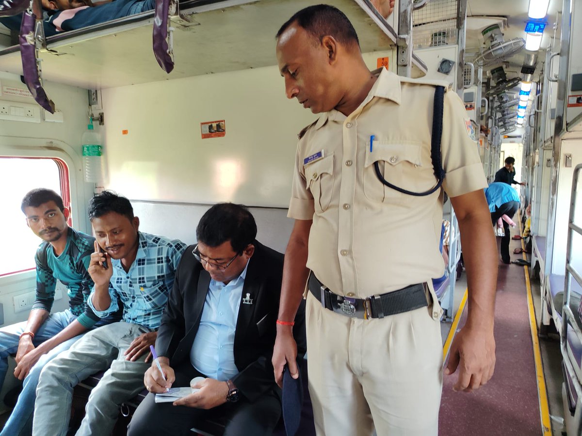 drmmalda's tweet photo. A Special Ticket Checking Drive was conducted on 12.10.2025 in 13434 Amrit Bharat & 13053 Kulik Express under #MaldaDivision. 🚆
157 cases detected, ensuring fair travel & safeguarding revenue.
#TicketCheckingDrive https://t.co/cmkMCL2CWD