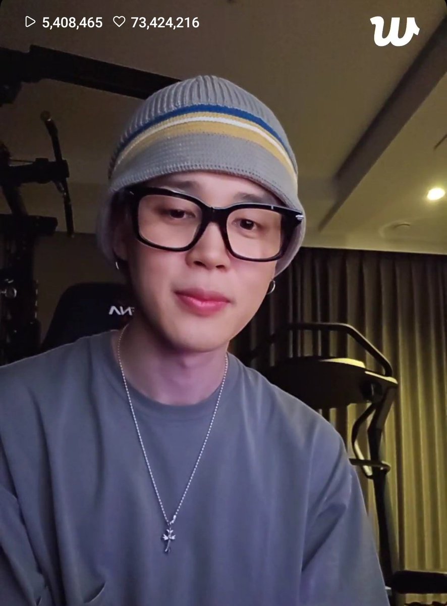 minzcloud's tweet image. bday boyy😭🌷