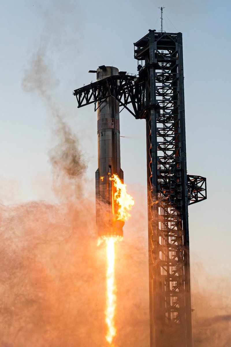 johnkrausphotos's tweet image. One year ago, this moment: SpaceX caught a Super Heavy Booster for the first time.

Up there among the most exciting moments of my life to watch and capture this in person.