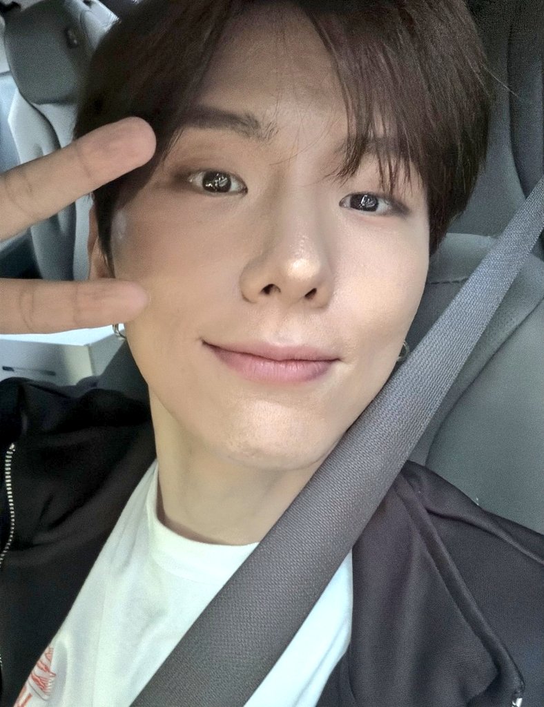 Foxine_Music's tweet image. Car selfie with Ki&apos; 🍁

#mbbsd #monbebeselcaday #MONSTA_X #Kihyun #기현