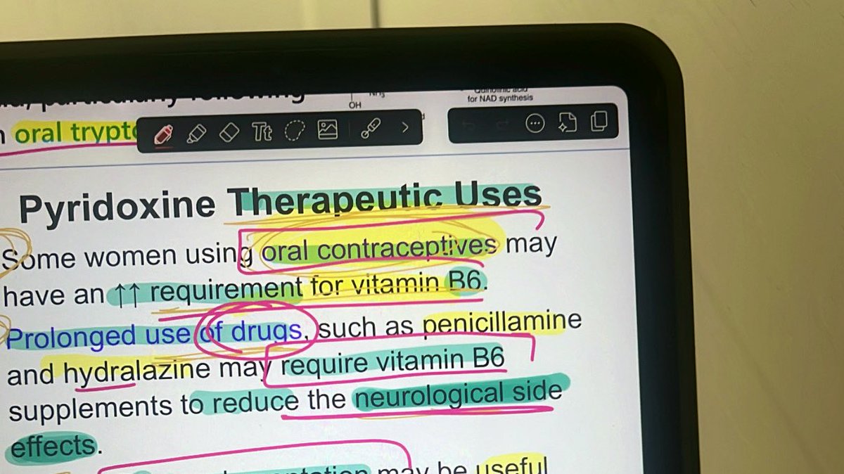 itsbyn's tweet image. طلعت من الاختبار لقيت وحده تخاصم السلايده 
I love seeing reactions