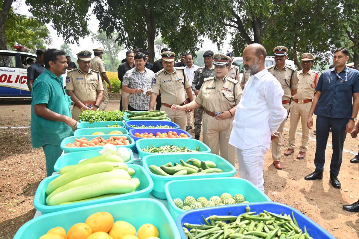 dgprisonstg's tweet photo. The Hon’ble Union Minister of State for Home Affairs, Sri Bandi Sanjay Kumar Garu, visited the Prisoners Agriculture Colony &amp; Central Prison, Cherlapalli &amp; reviewed innovative &amp; unique reformatory initiatives implemented by the #PrisonsCorrectionalServicesTG⬇️ https://t.co/I6cD8gTkgm