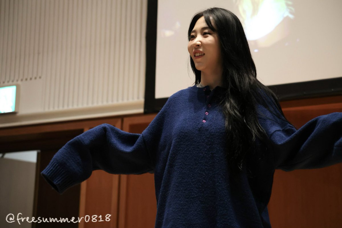 freesummer0818's tweet photo. 251011 ムンビョル

4TH MINI ALBUM [laundri] 팬사인회 일본 1부

もえそでなってるのかわいい

#MAMAMOO #MoonByul 
#마마무 #문별
#ママム #ムンビョル https://t.co/8WI6Ah3mHA