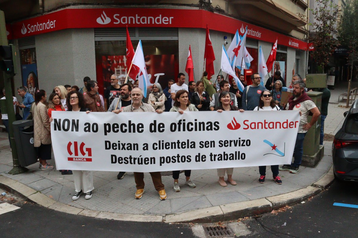 galizaCIG's tweet photo. 📢Nova xornada de mobilizacións contra o peche de oficinas do Santander e a represión sindical en Abanca 
 🔴A CIG reclama a readmisión da compañeira despedida por Abanca e rexeita a destrución de emprego e a dixitalización forzosa da clientela que está a realizar o Banco Santander
ℹ️https://t.co/L3wqxMX7v9