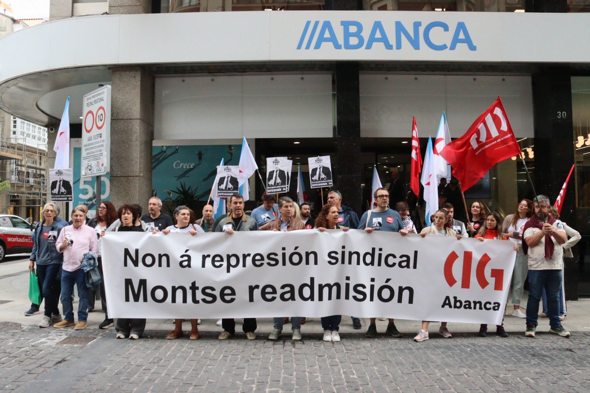 galizaCIG's tweet photo. 📢Nova xornada de mobilizacións contra o peche de oficinas do Santander e a represión sindical en Abanca 
 🔴A CIG reclama a readmisión da compañeira despedida por Abanca e rexeita a destrución de emprego e a dixitalización forzosa da clientela que está a realizar o Banco Santander
ℹ️https://t.co/L3wqxMX7v9