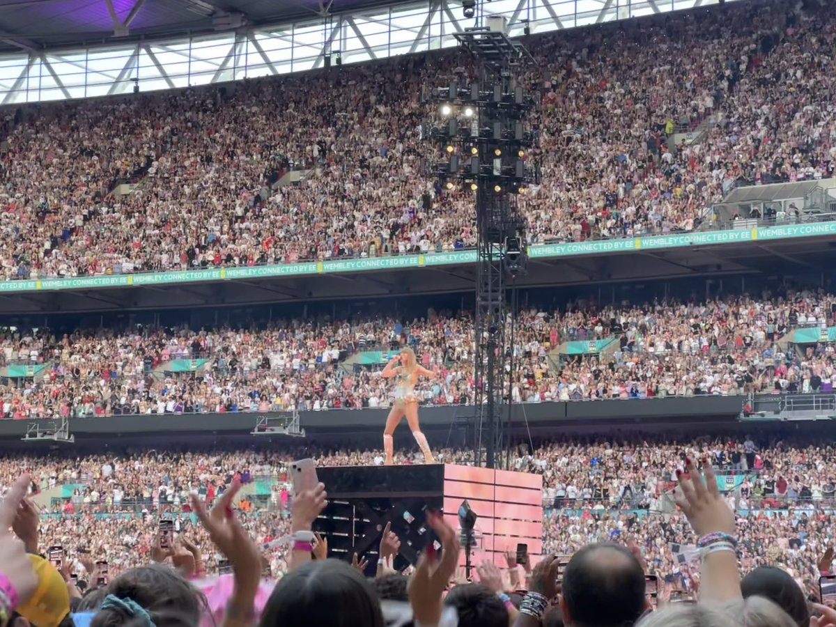 leannesversion's tweet photo. @taylorswift13 Thank you thank you 🥹😭🫶 https://t.co/dpKZY502WE