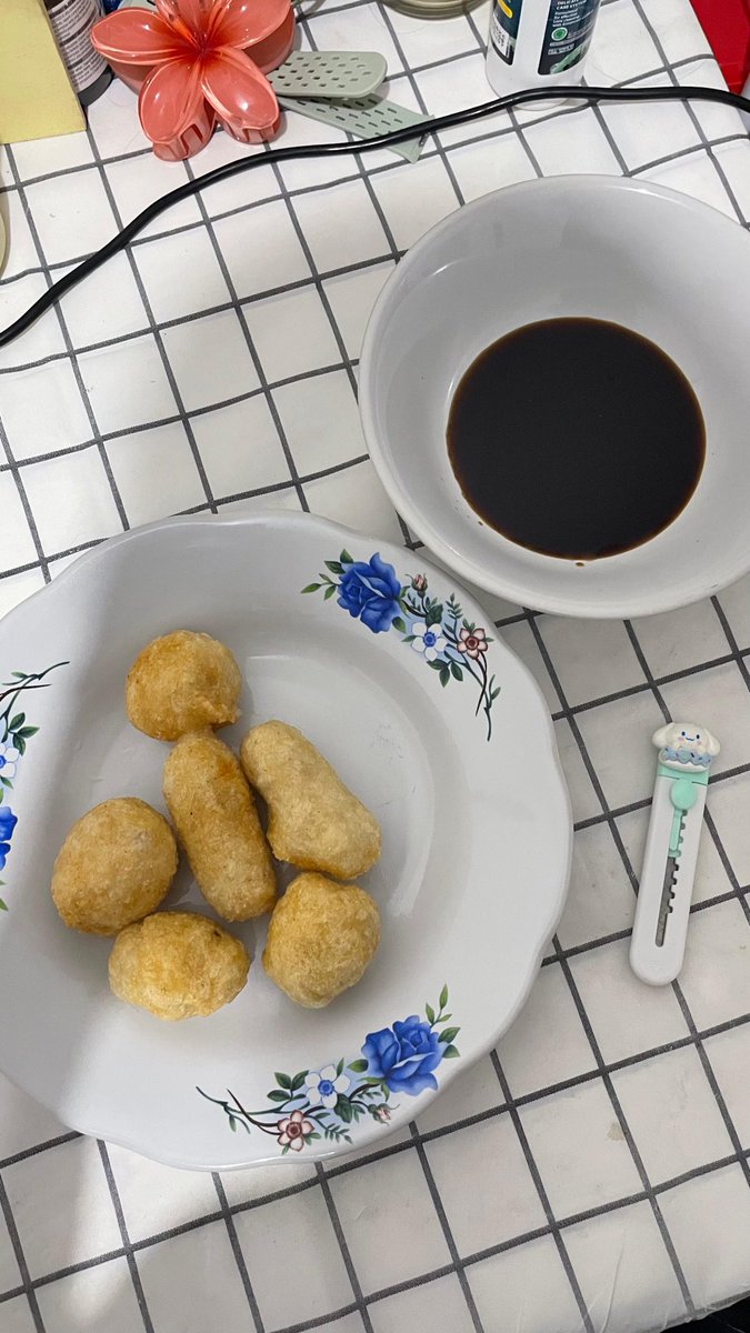 hanif_aa's tweet photo. Ini alasan terkuat kenapa aku belum hire FTE untuk usaha pempek aku. Karena aku ga mau zhalim dlm segala hal sama karyawanku nanti.

Btw, aku minta tolong doa dan dukungan teman-teman yaa, semoga di kondisi separah ini usaha pempek gabus aku tetap ramai. 🙏

Aku jual pempek gabus, asli Palembang. Per pcs mulai dari Rp4.000 dan ada beragam varian. Kalo berkenan, tolong bantu RT yaa. 🥹