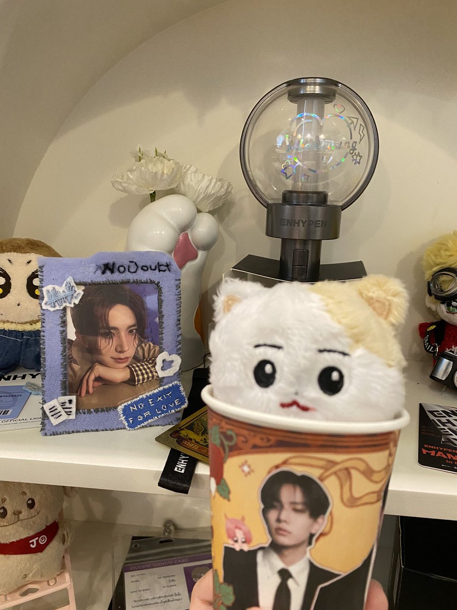 ployvychan's tweet photo. สับเกียร์ฝ่าฝนไปกินโทสต์ + ได้อ้วมหยั่ยอ้วมจิ๋วกลับบ้านด้วย อึงแงงง 😭😭😭 เฟ่คือดีงามมมม หล่อน่ารักถูกใจหม่ามี้สุบ ๆ ได้เม้ามอยกับเอนจีนด้วย สนุกมาก ๆ ฮะะะ ขอบคุณสตาฟที่จัดงานนี้ขึ้นมาด้วยนะคะ 🤍✨ 

— #ตะวันฉายของฮีซึง ☀️
— #TheCrackOfDawn_LHS 🦌 https://t.co/TXWrByyVuy