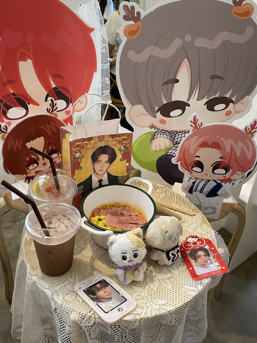 ployvychan's tweet photo. สับเกียร์ฝ่าฝนไปกินโทสต์ + ได้อ้วมหยั่ยอ้วมจิ๋วกลับบ้านด้วย อึงแงงง 😭😭😭 เฟ่คือดีงามมมม หล่อน่ารักถูกใจหม่ามี้สุบ ๆ ได้เม้ามอยกับเอนจีนด้วย สนุกมาก ๆ ฮะะะ ขอบคุณสตาฟที่จัดงานนี้ขึ้นมาด้วยนะคะ 🤍✨ 

— #ตะวันฉายของฮีซึง ☀️
— #TheCrackOfDawn_LHS 🦌 https://t.co/TXWrByyVuy