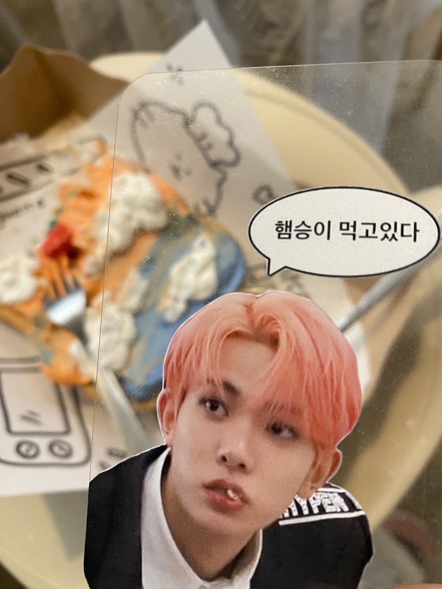 ployvychan's tweet photo. สับเกียร์ฝ่าฝนไปกินโทสต์ + ได้อ้วมหยั่ยอ้วมจิ๋วกลับบ้านด้วย อึงแงงง 😭😭😭 เฟ่คือดีงามมมม หล่อน่ารักถูกใจหม่ามี้สุบ ๆ ได้เม้ามอยกับเอนจีนด้วย สนุกมาก ๆ ฮะะะ ขอบคุณสตาฟที่จัดงานนี้ขึ้นมาด้วยนะคะ 🤍✨ 

— #ตะวันฉายของฮีซึง ☀️
— #TheCrackOfDawn_LHS 🦌 https://t.co/TXWrByyVuy