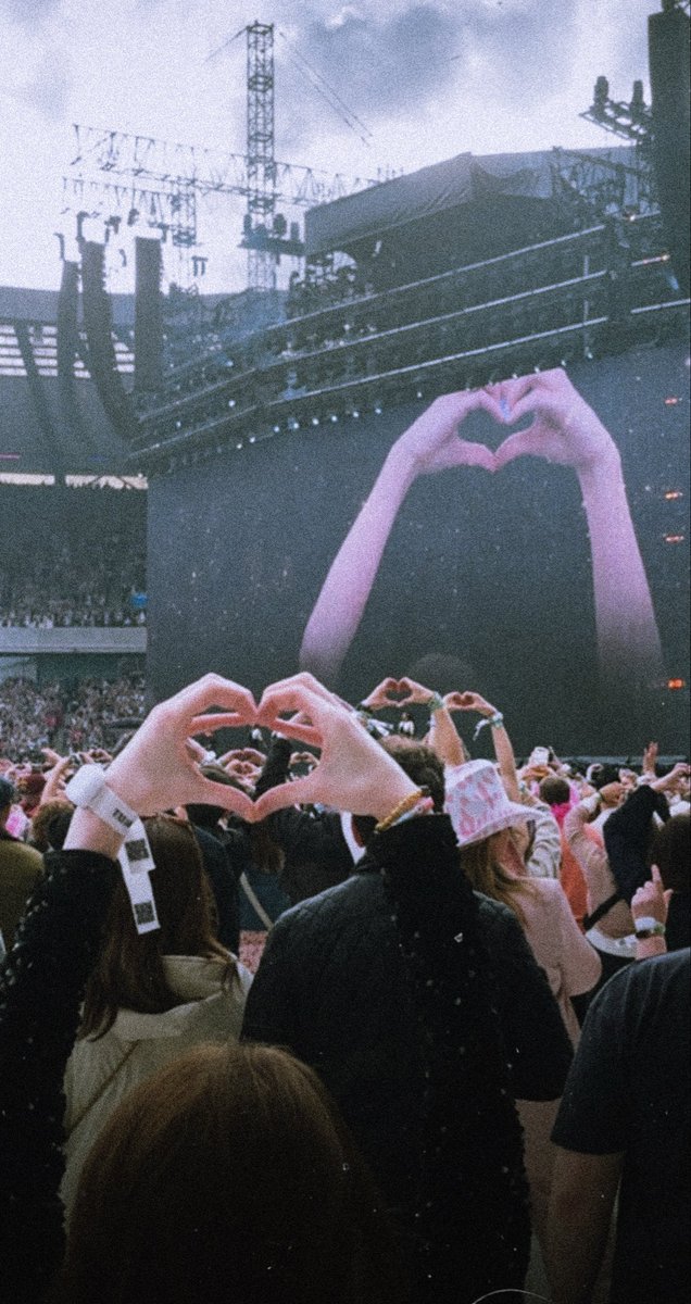 🫶🫶🫶🫶🫶🫶🫶🫶🫶🫶🫶 #SwiftDay 
<a href="/taylorswift13/">Taylor Swift</a> <a href="/taylornation13/">Taylor Nation</a>