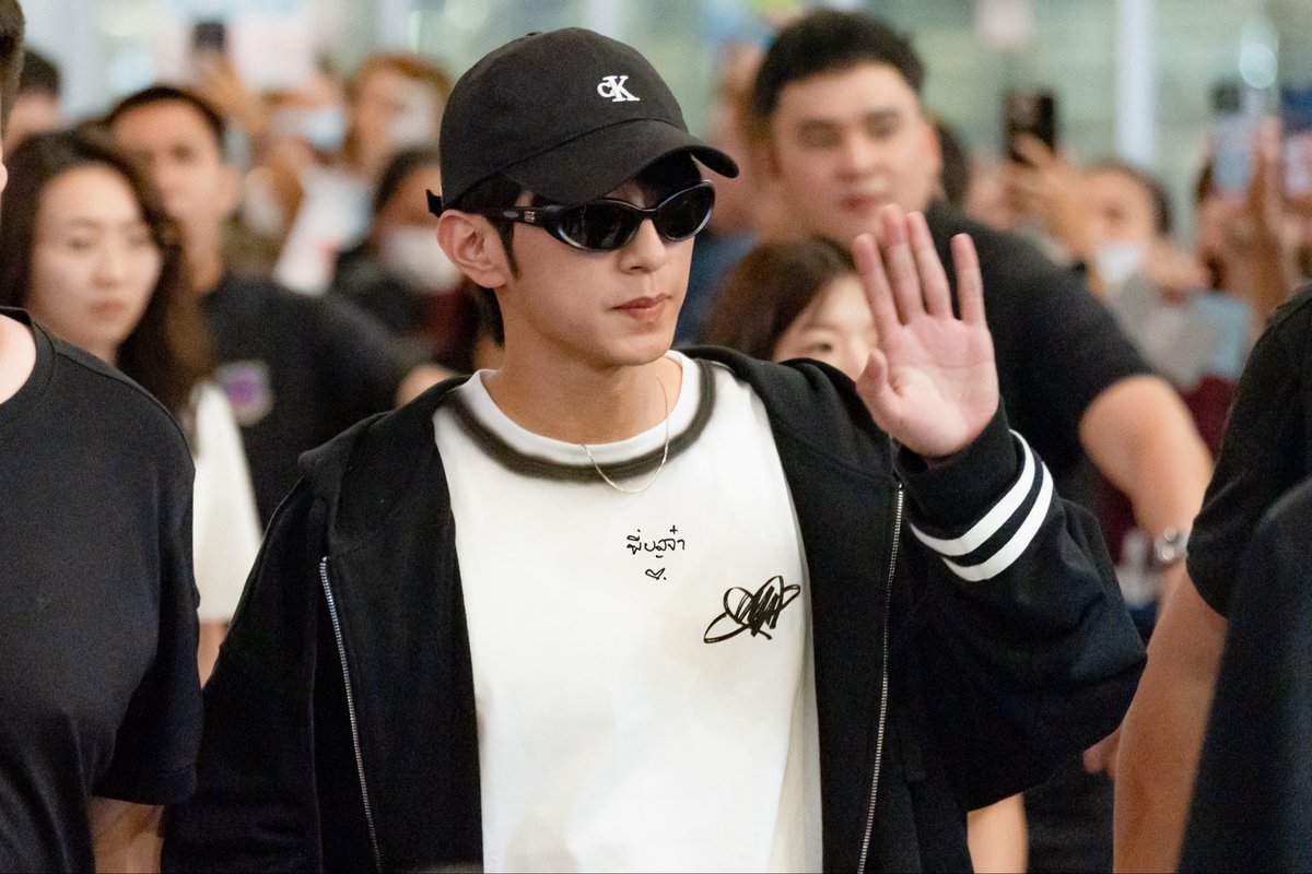 🖤🖤

D4 FOREVER HEARTS 

#D4FerventBKK
#Desire4ThailandFM 
#Desire4inBangkok 
#JiangLi #李沛恩 #SeekyLi #LiPeiEn