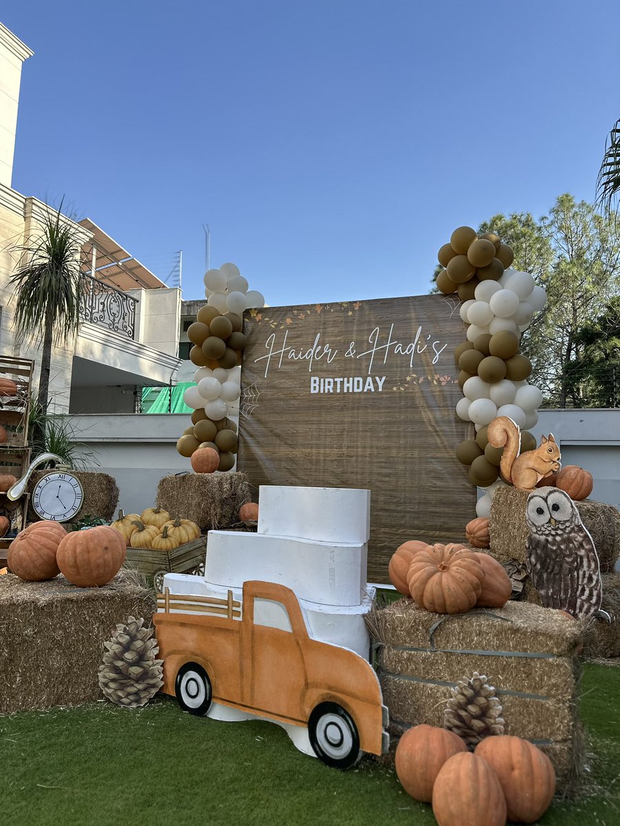 Sabeera15's tweet photo. My camera roll is all about this look I created for a client yesterday - Her kids Fall theme birthday! 🍁🎃 https://t.co/TSpArG8G2i