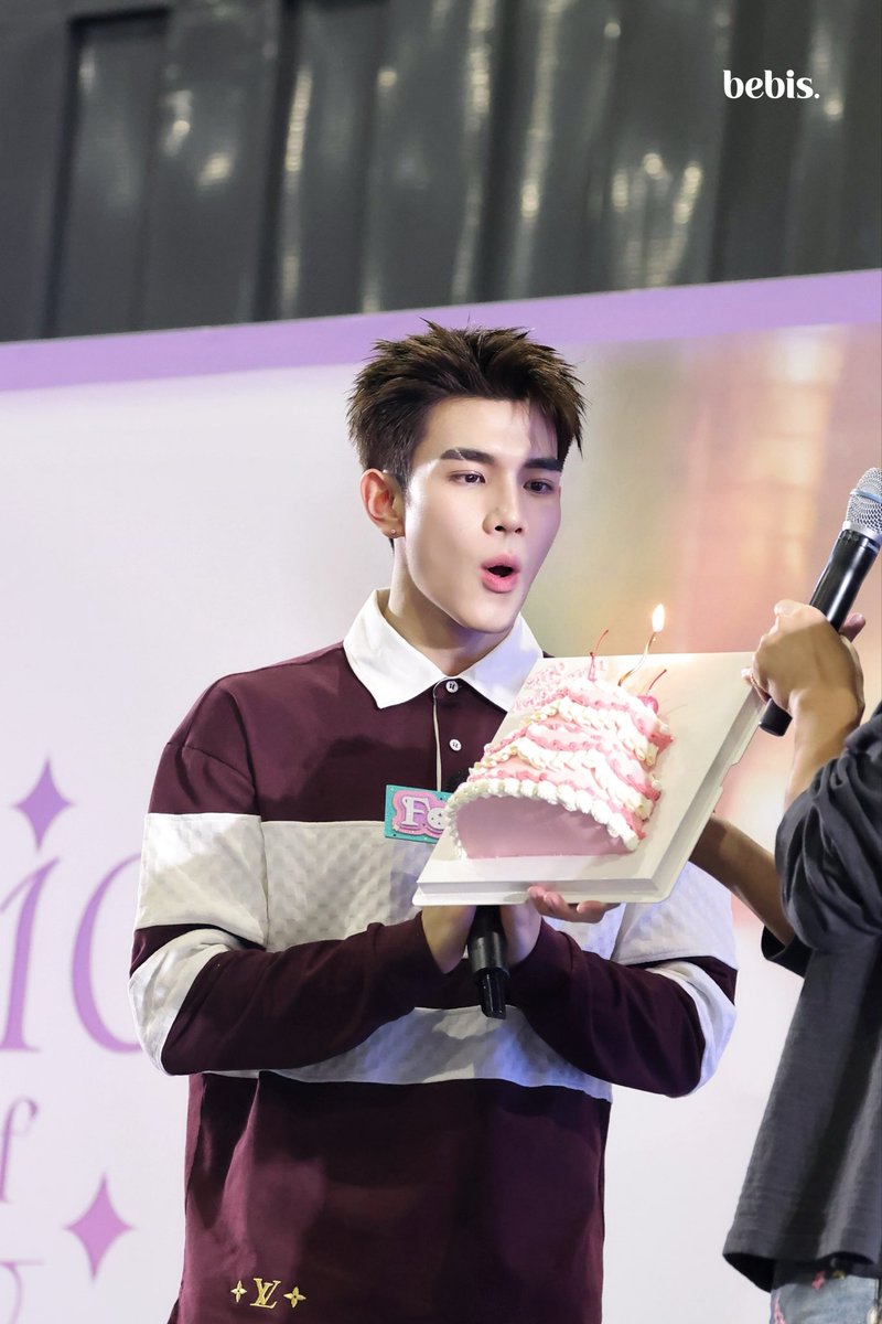 bebisx98's tweet image. may all your wishes come true 💫

HAPPY TWENTY ONE FOURTH  
#MagicFOURTHTurns21
#TheMagicofFOURTH21st
#Fourthnattawat @tawattannn