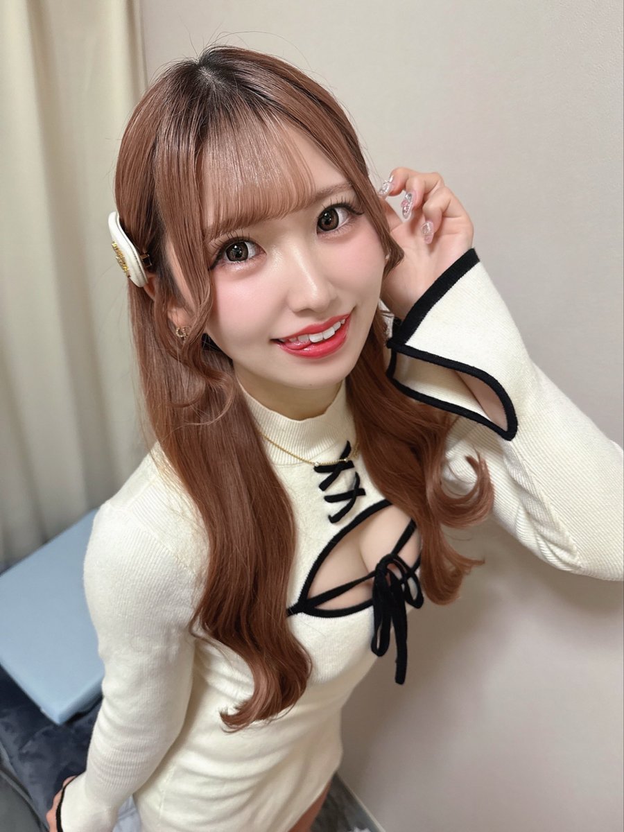 『HAPPY LUCKY LIVE!!』
「アナフェス名古屋mini vol.198」
2回しありがとうございました🪄

4人体制でしたが
昼も夜も楽しい時間をありがとう💭
夜は私服特典会ということで…！
みんな見に来なさすぎだよー？よかったのー？😠
見れた人おめでとう😼♡

次のライブは夏オリさんとツーマンライブ💙
そして衣装交換させていただきます！！🌟
めーーーっちゃたのしみ😻😻⬇️
「emotional」
🧁伏見ライオンシアター
👛優先￥2500 一般￥500 当日＋￥500 
🌟《入特》🌟
優先▶︎ポイント2pt押印＋チェキ券＋ランダムブロマイド
一般▶︎ポイント1pt押印＋ランダムブロマイド 
OPEN 19:00 START19:20
交流会 20:20〜21:30(終演後交流会)