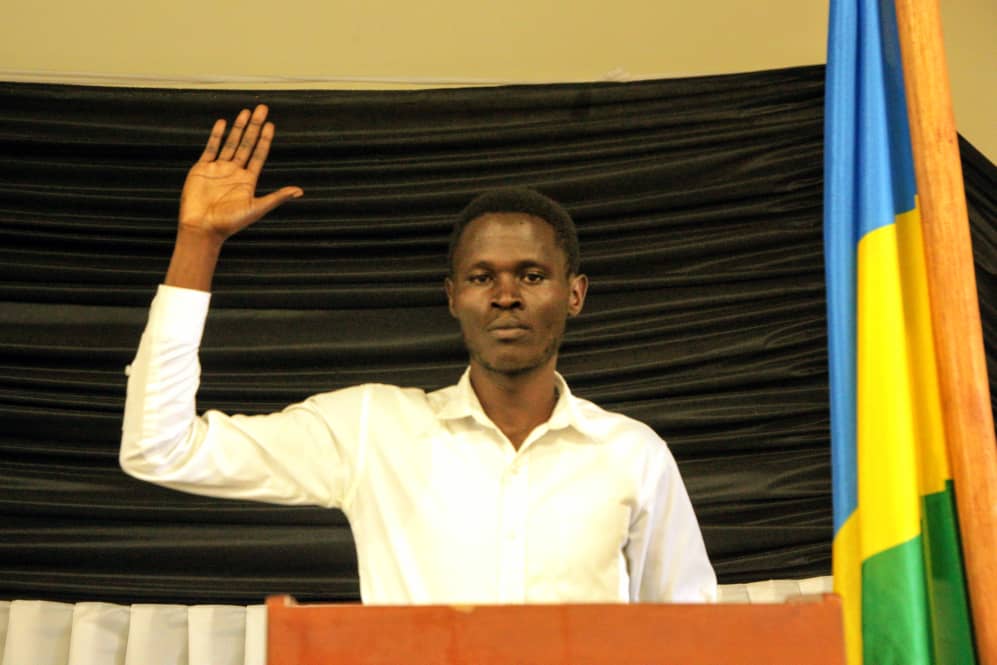 BureraDistrict's tweet image. Undi warahiriye izo nshingano ni Tuyishimire Jean Damascene w'Akagari ka Mariba/Umurenge wa Gitovu.