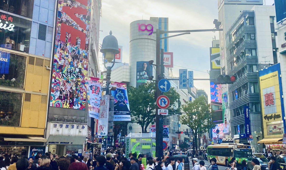Hanasaca_G's tweet photo. SNS 久しぶりな
皆さん楽しそぉ〜

新南口できてから
寄りやすくなって
WINDSOR渋谷🎾 https://t.co/kSd3lY2kr1
