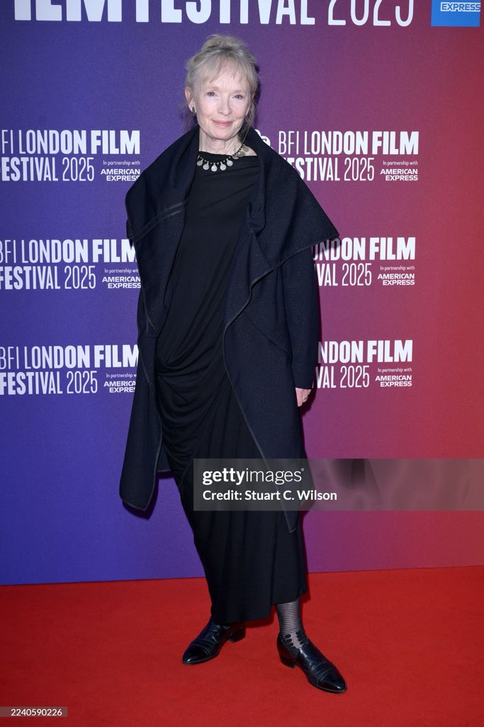 lduncanupdates's tweet image. On 12 October 2025 Lindsay Duncan attended at BFI London Film Festival for her new film H IS FOR HAWK. She stars in the film alongside Claire Foy what a treat.  😍