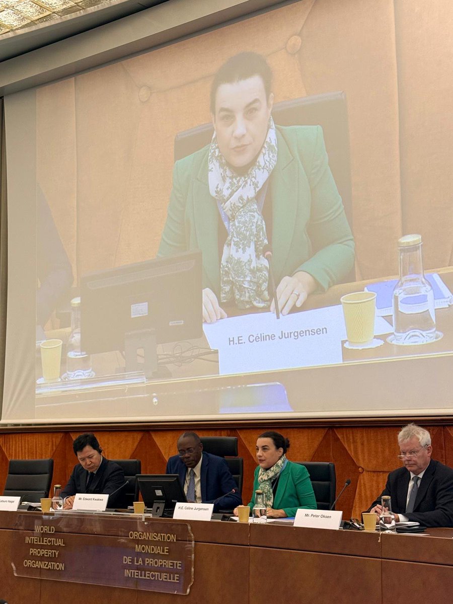FranceONUGeneve's tweet photo. @francediplo @MerGouv @Ecologie_Gouv @ONUinfo @ONU_fr @BBridgesCH @GENetwork @CelineJurgensen @UNGeneva @UNECE @DMariyasin @elisebuckle @NikGowing @haniadawood @EmmanuelMacron @ONUGeneve @WIPO @EU_UNGeneva “We have no right to fatigue or resignation — only the responsibility to act together.”
🇫🇷 Amb. Céline Jurgensen echoed President Macron’s call for renewed ambition ahead of #COP30, reaffirming France’s determination to advance climate action through innovation. 💪🌍 #WIPOGreen https://t.co/VnXpcsd3dj