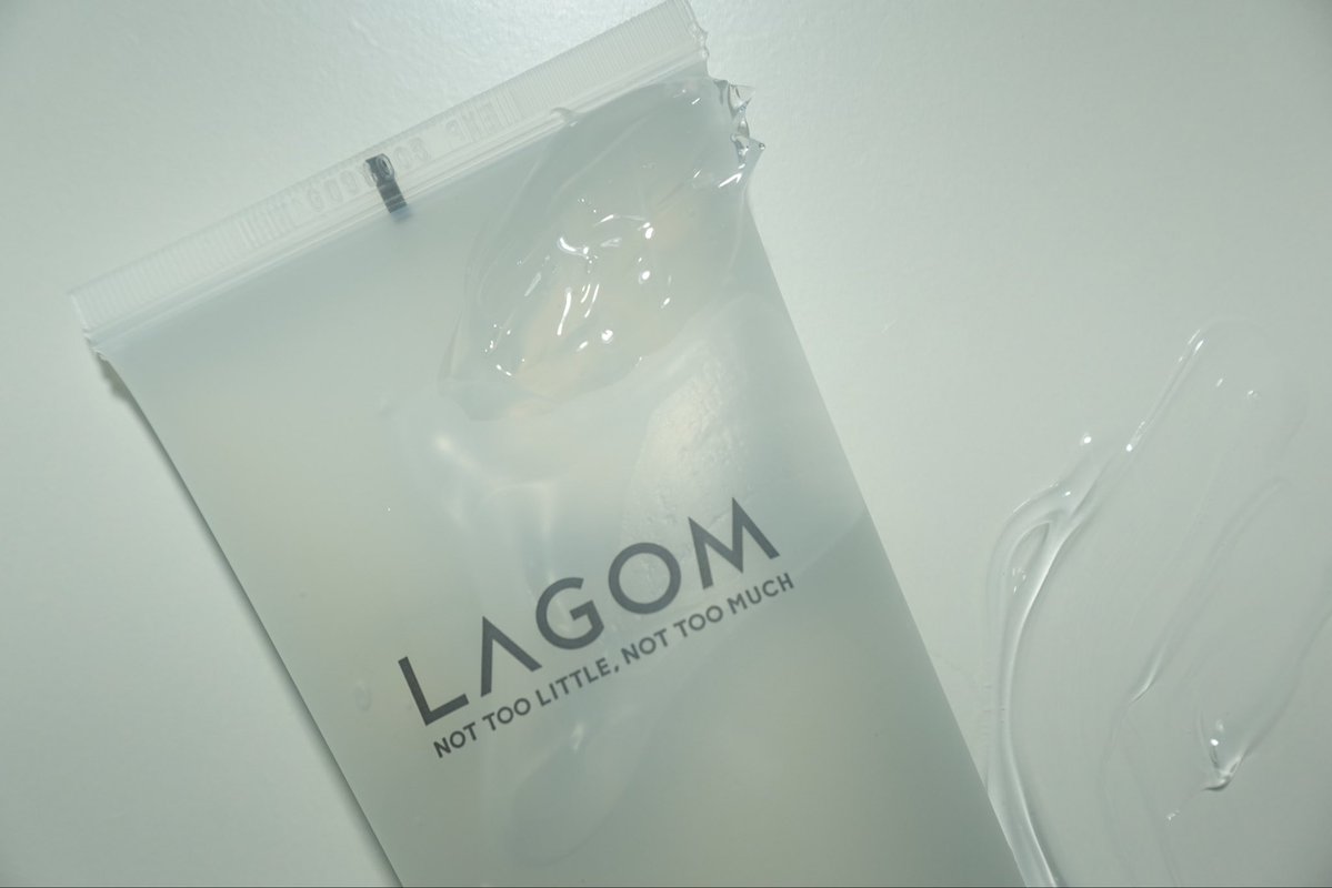 #광고 #협찬 

순한 클렌저로 유명한 라곰(lagomcosmetics )에서 제품을 보내주셔서 사용해보았습니다.

자세한 후기는 타래로 잇고 우선 제품 설명부터 해볼게요..!!

✨라곰 셀럽 마이크로 폼 클렌저 ✨

외부자극과 미세먼지, 선크림 등으로 인해 자극받은 피부를 먀애커료 버블로 일차 세안만에