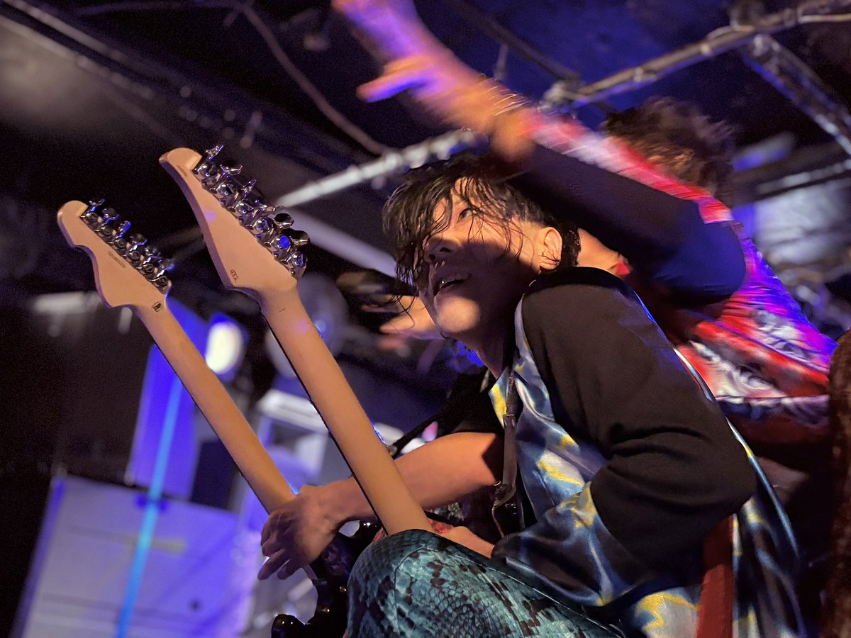 本日でした〜！
HEREも、はじめましてのADAM atさんもたのしすぎた✨
なんて素晴らしい対バン……👏笑いすぎて表情筋が痛いかも！
フロアの一体感も素晴らしかった〜！✨

次のHEREは池袋admで11/12,13,14の3daysやるらしいよ！激アツだね！😉
(尾形さんに書けって言われました)

#HEREライブ