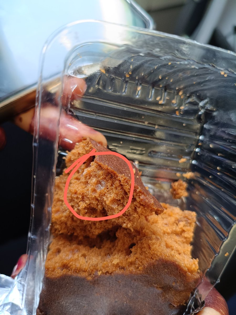 Nitesh_erit's tweet photo. @BritanniaIndLtd @fssaiindia This cake packet is fungus infected. The packaging information shows it is good to eat and i have eaten a good portion of it. This is a completely unsafe product to eat. https://t.co/Q0Fne3hqYH