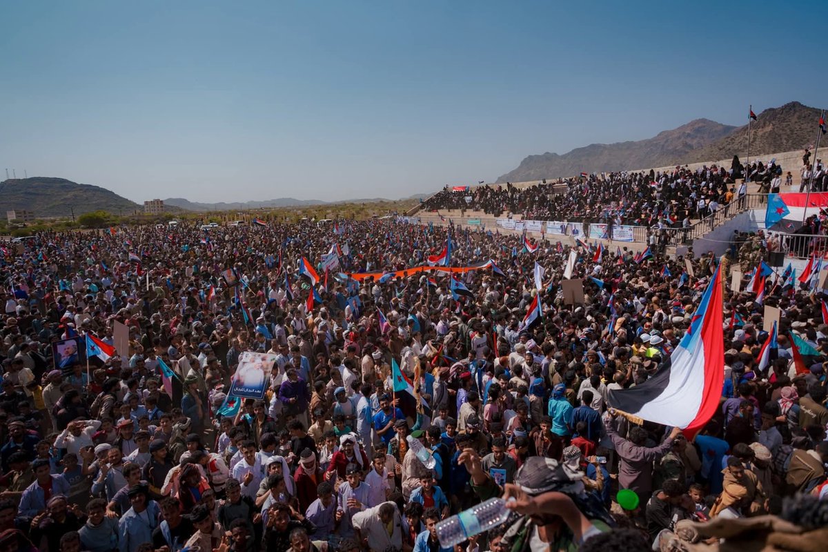 #تخفيض_الراتب_واجب 🥸

صورة غير حقيقية و مدبلجة ولا تعبر عن معاناة الناس من اليوم الاول لثورة اكتوبر .